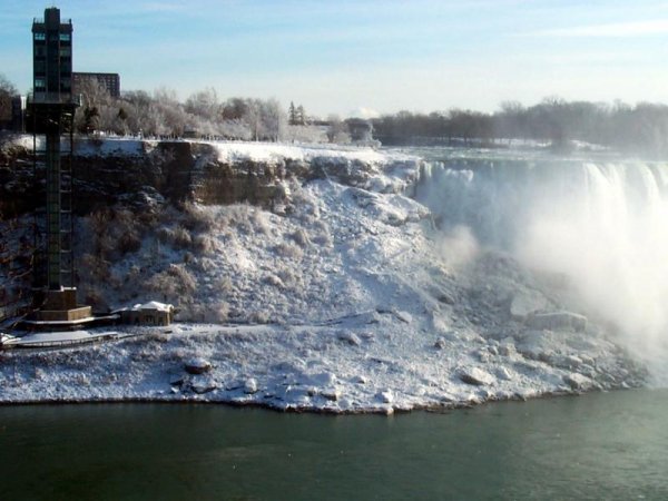 Niagara Falls in Winter 2000 - 08