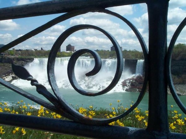 Niagara Falls in Spring 2003 - 01