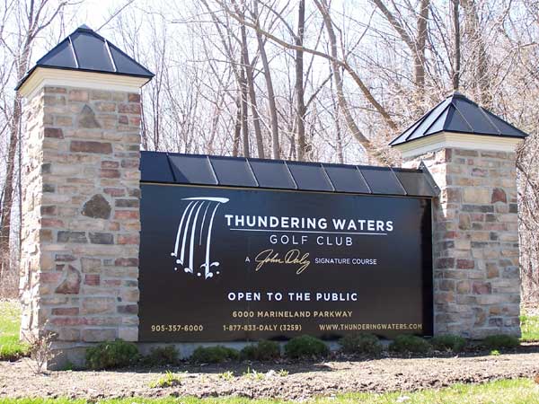 Thundering Waters Golf Club entrance sign