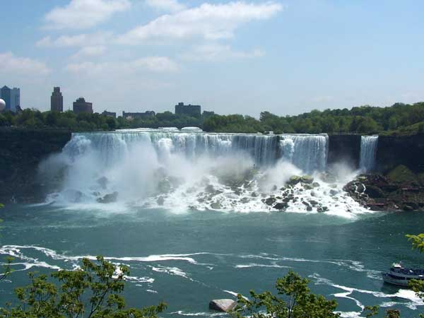 Niagara Falls in Spring 2006 09