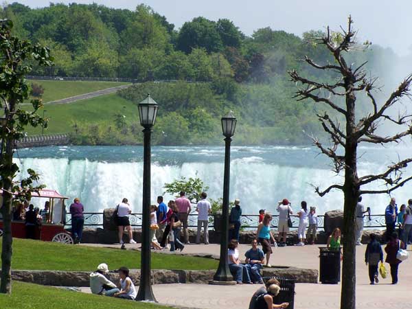 Niagara Falls in Spring 2006 22