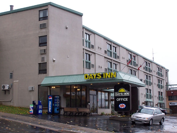 Days Inn North of the Falls entrance