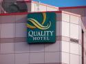 Quality Hotel Near the Falls sign